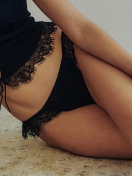 String polyamide et dentelle Chantilly