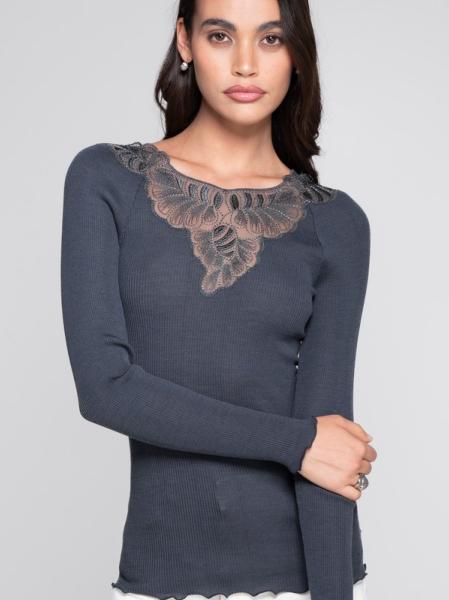 Pull décolleté en tulle brodé