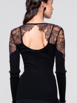Pull dentelle chantilly et découpe dos