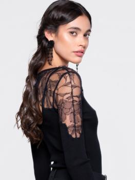 Pull dentelle chantilly et découpe dos
